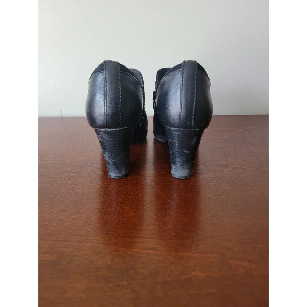 Clarks Women's 11M Black Leather Ankle Bootie Side Zip Round Toe Block Heel GUC